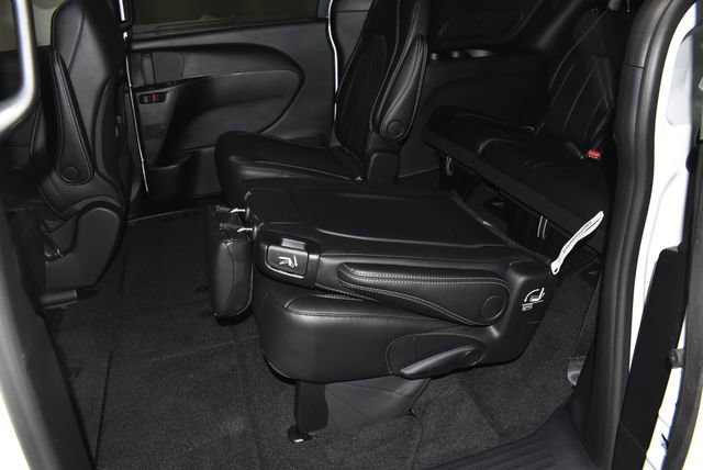 New 2026 Chrysler Pacifica Select w/ S Appearance Package image 31
