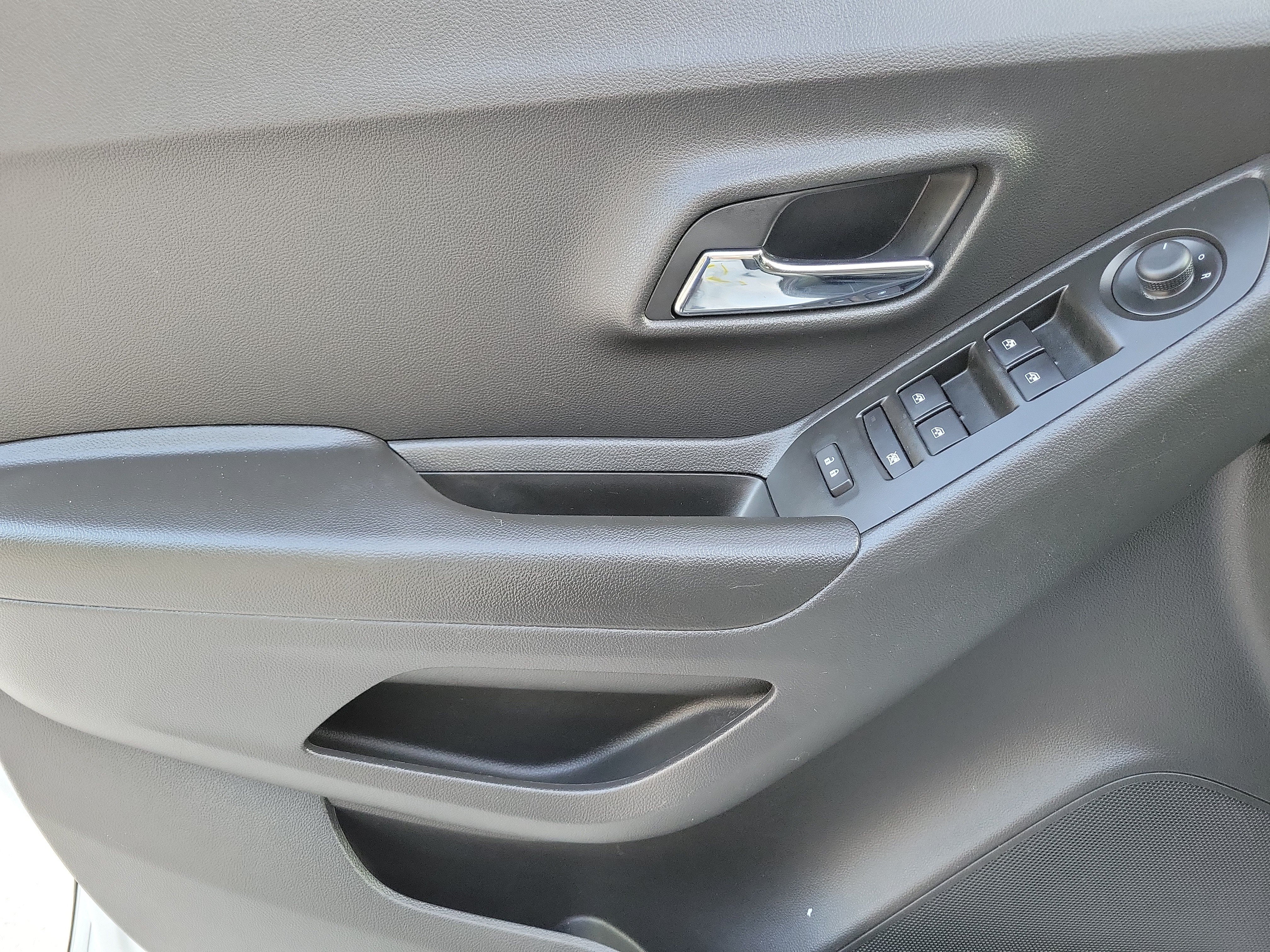 Used 2021 Chevrolet Trax LT FWD image 17