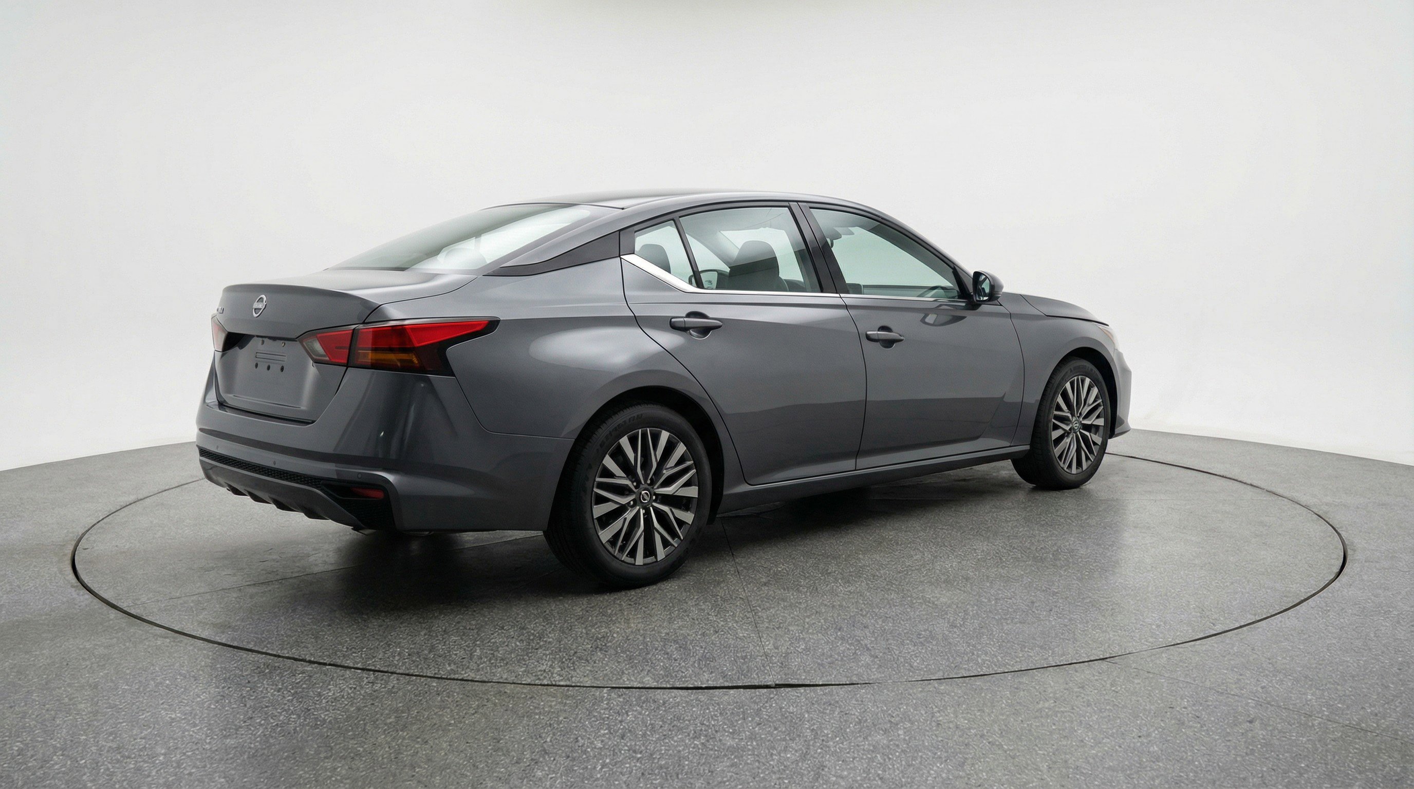 Used 2025 Nissan Altima 2.5 SV image 9