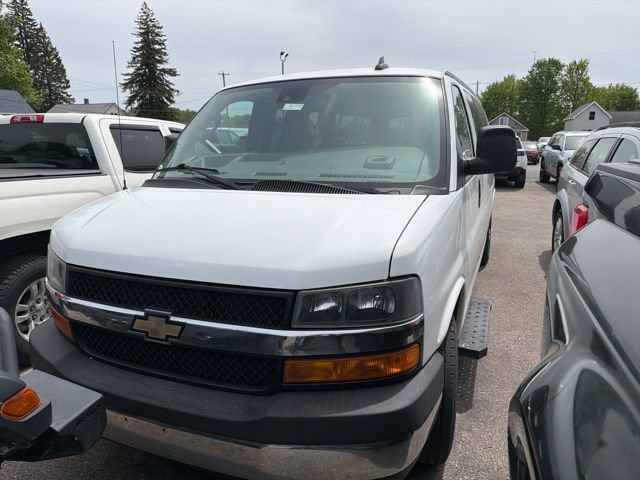 Used 2019 Chevrolet Express 3500 LT w/ LT Preferred Equipment Group RWD image 2