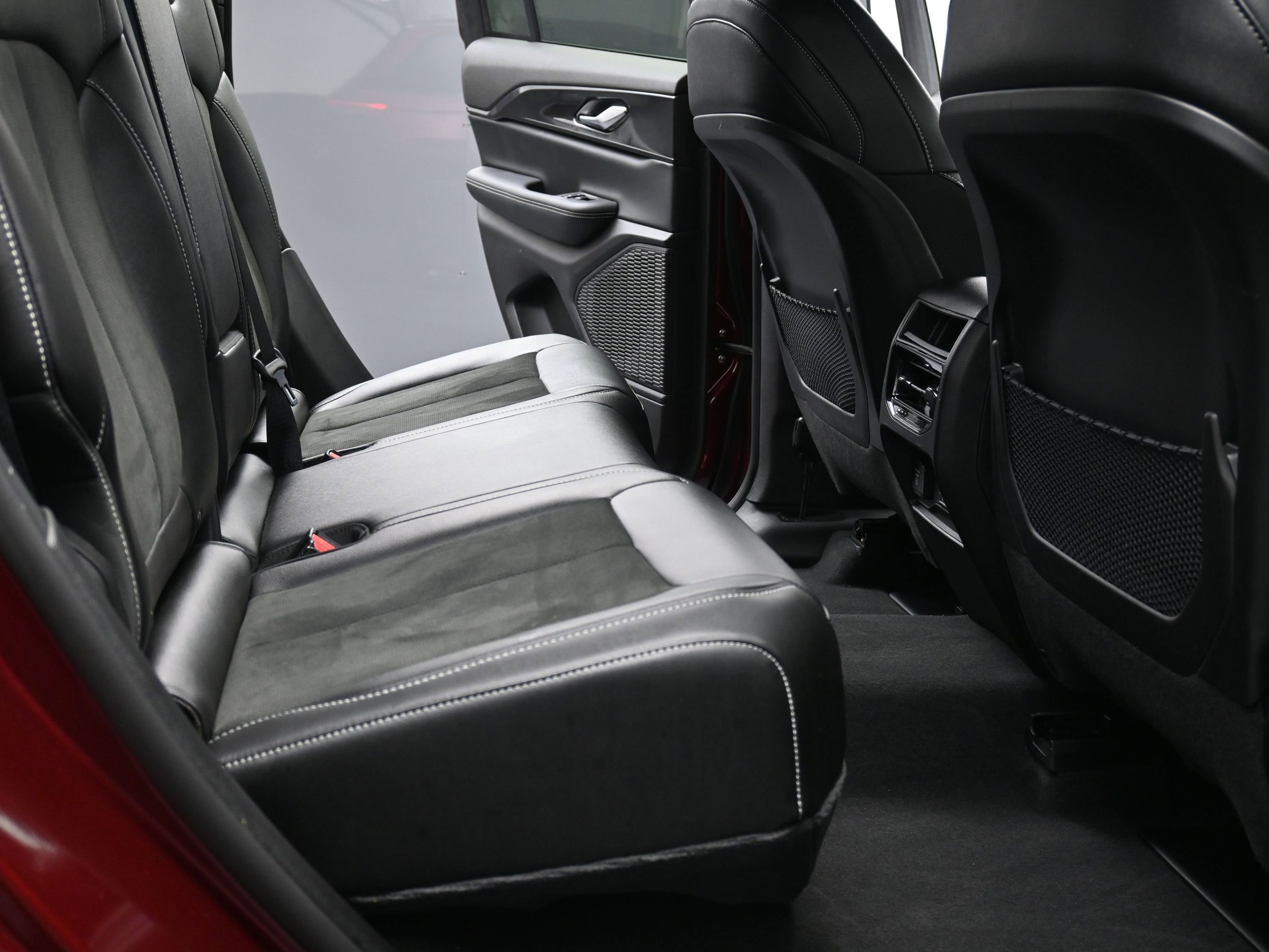 Used 2023 Jeep Grand Cherokee Altitude image 28