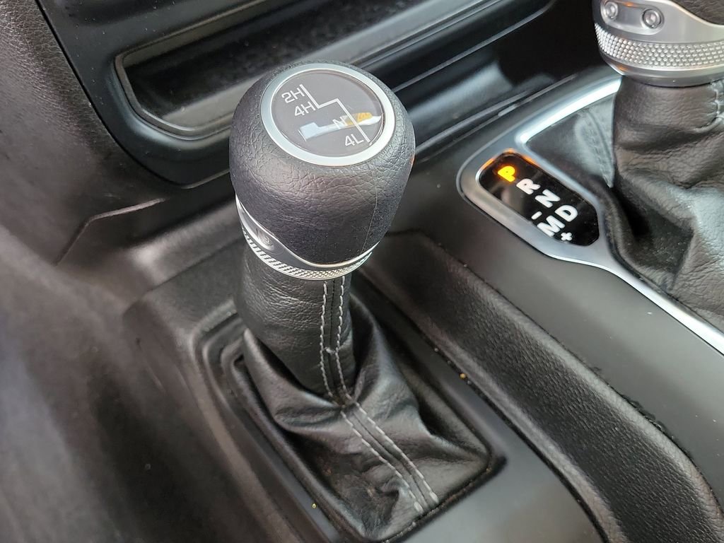 Used 2024 Jeep Wrangler Sport S image 31