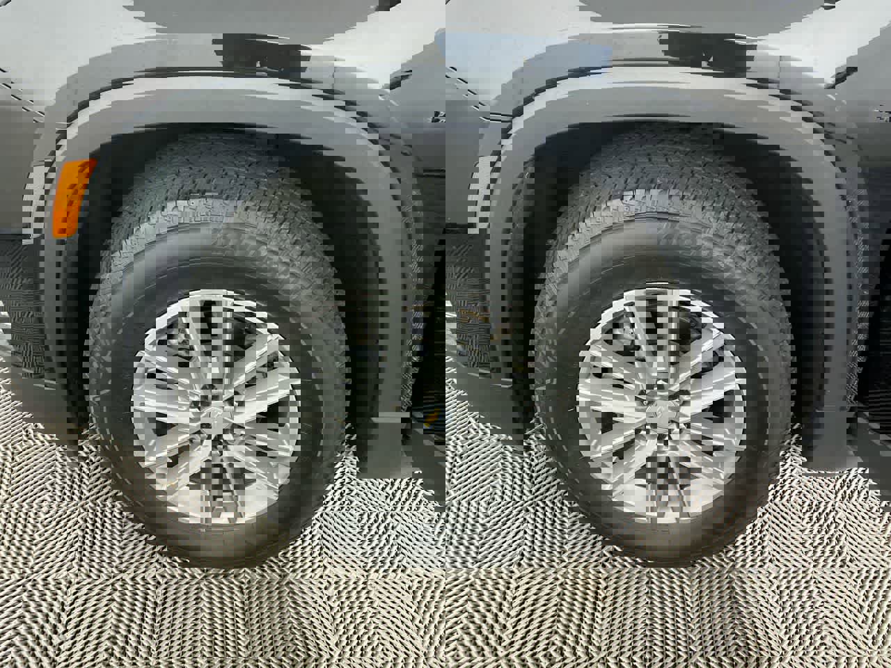 Used 2022 Chevrolet Traverse LT image 10