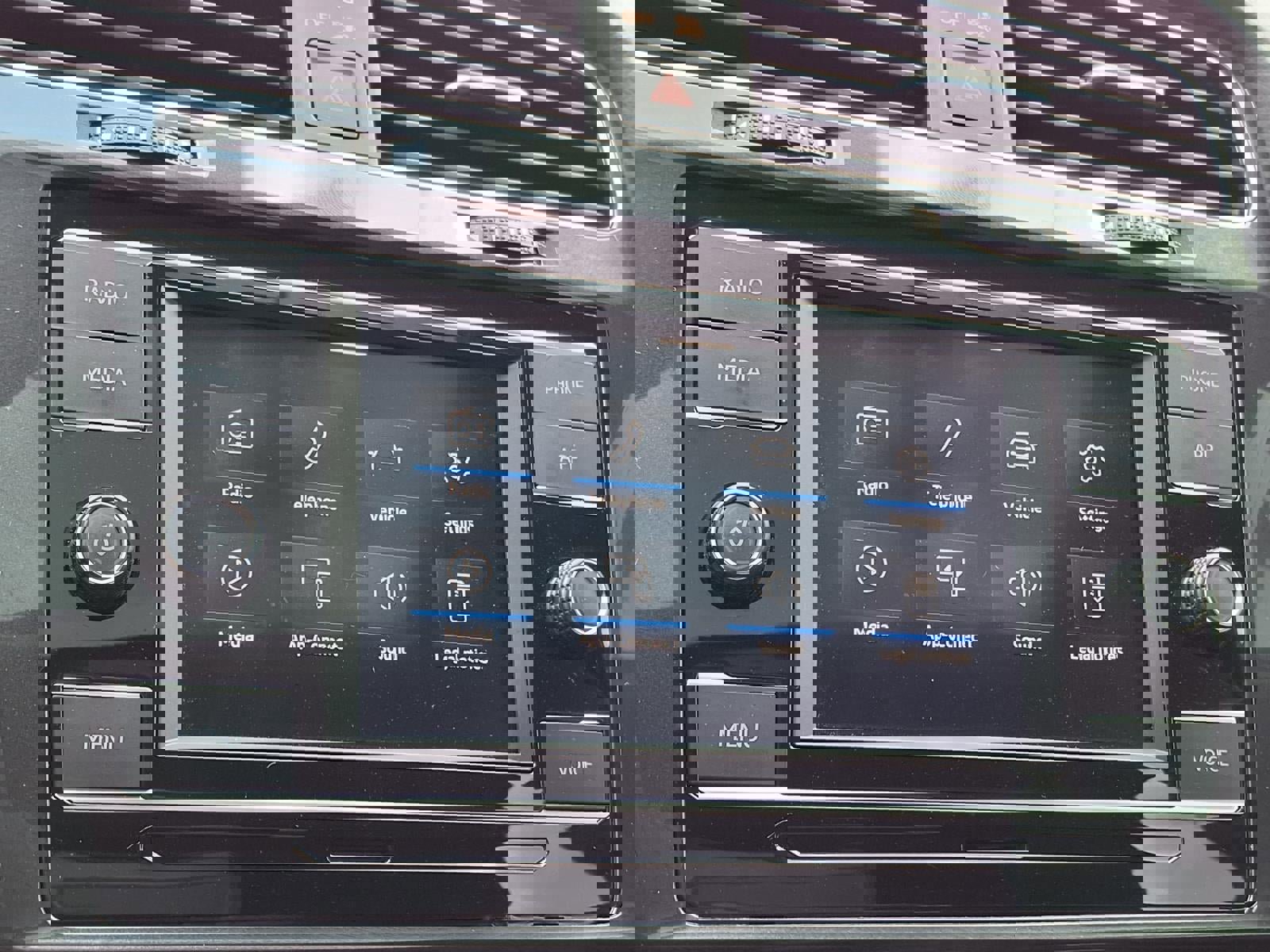 Used 2020 Volkswagen Golf 4-Door image 3