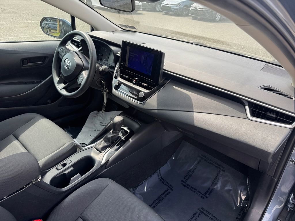 Used 2025 Toyota Corolla LE FWD image 16