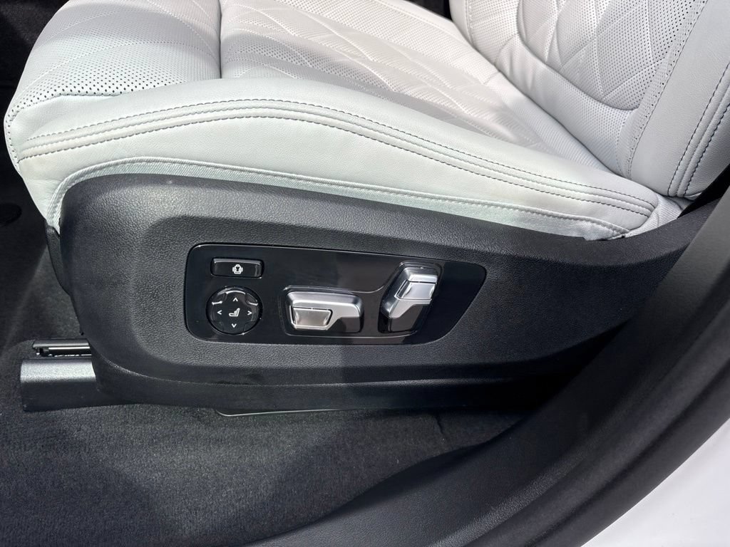 Used 2024 BMW X5 xDrive40i w/ M Sport Package AWD/4WD image 22