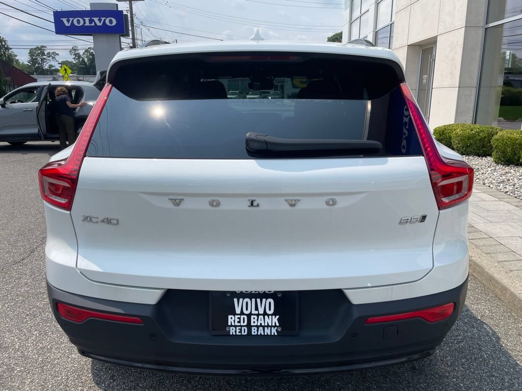 Certified 2025 Volvo XC40 B5 Plus AWD/4WD image 4