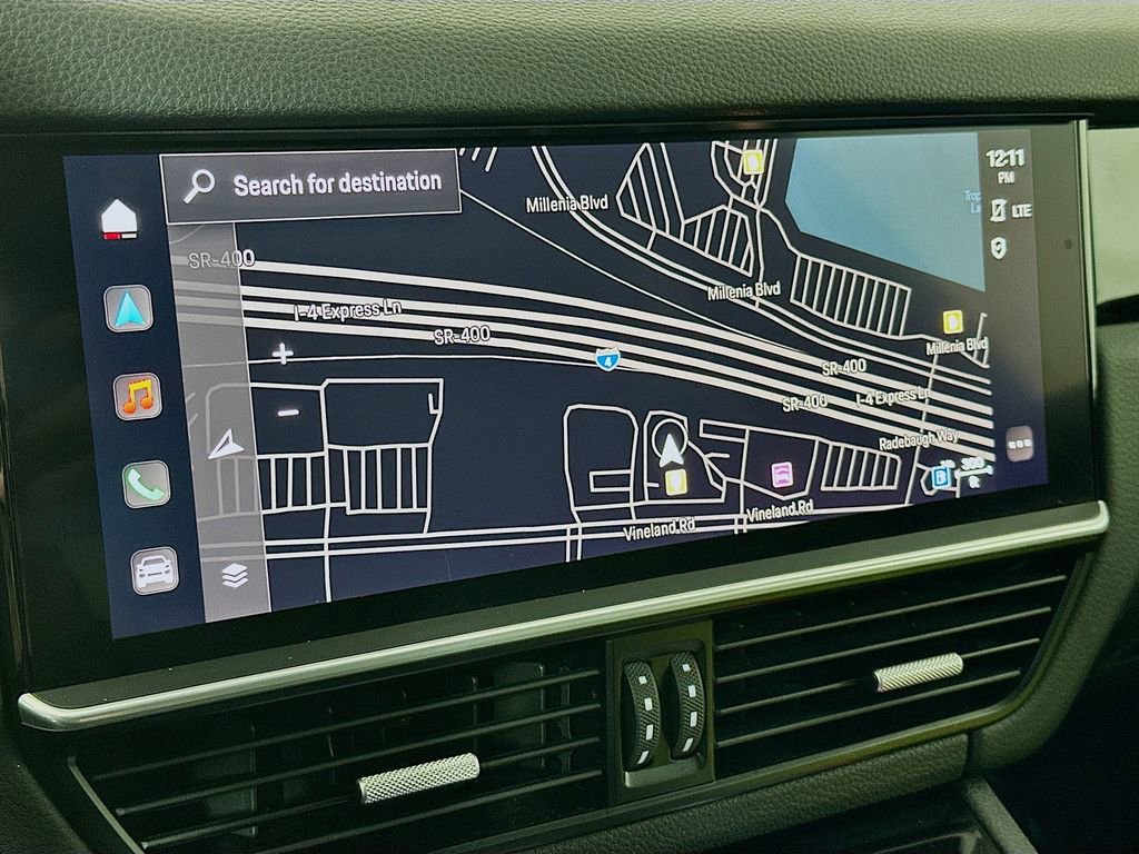 Certified 2023 Porsche Cayenne Platinum Edition image 15