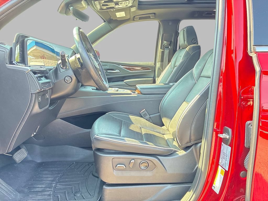 Used 2024 Cadillac Escalade ESV Premium Luxury AWD/4WD image 28