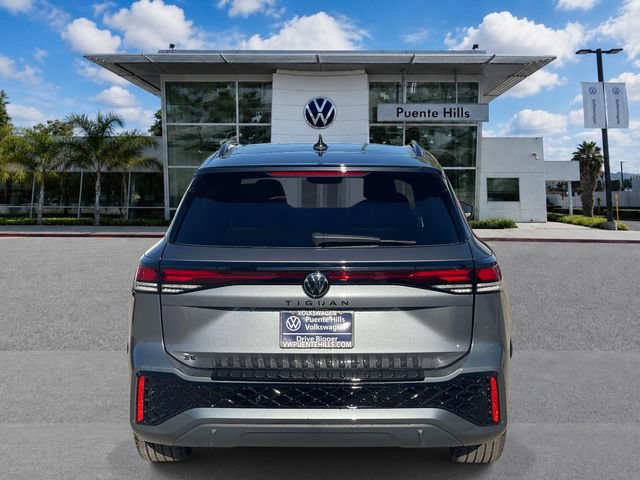New 2026 Volkswagen Tiguan SE R-Line FWD image 5
