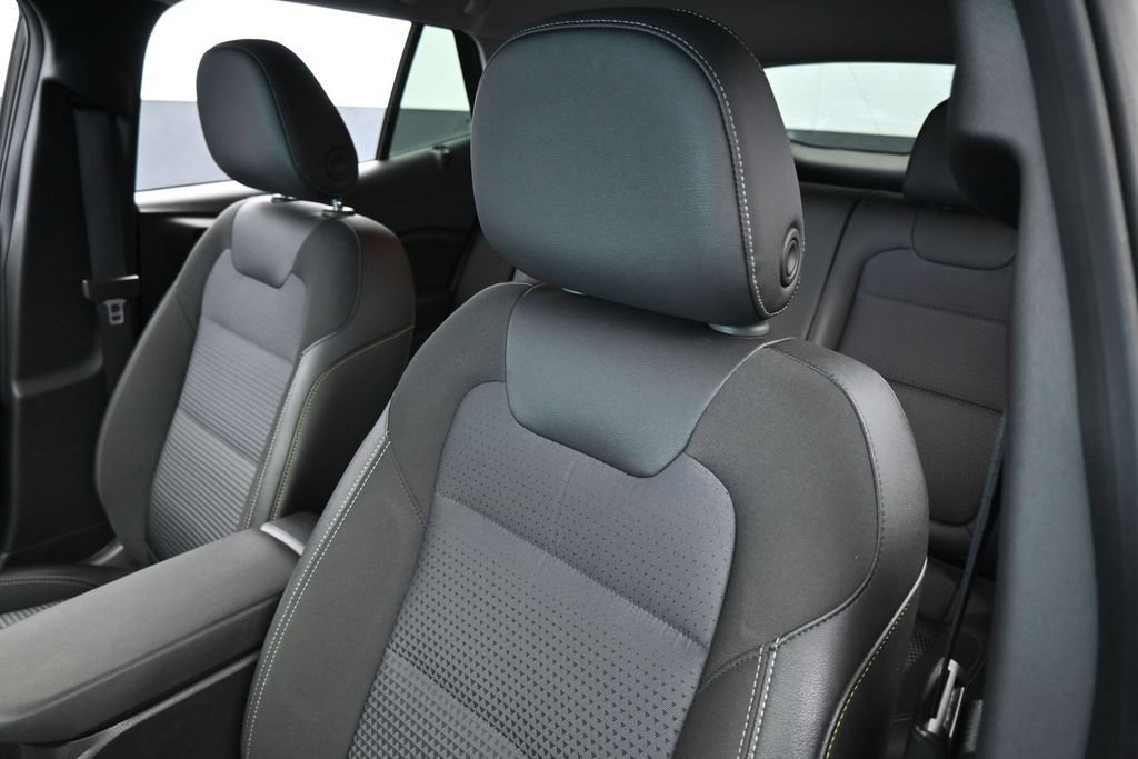 Used 2025 Chevrolet Trax LT FWD image 15