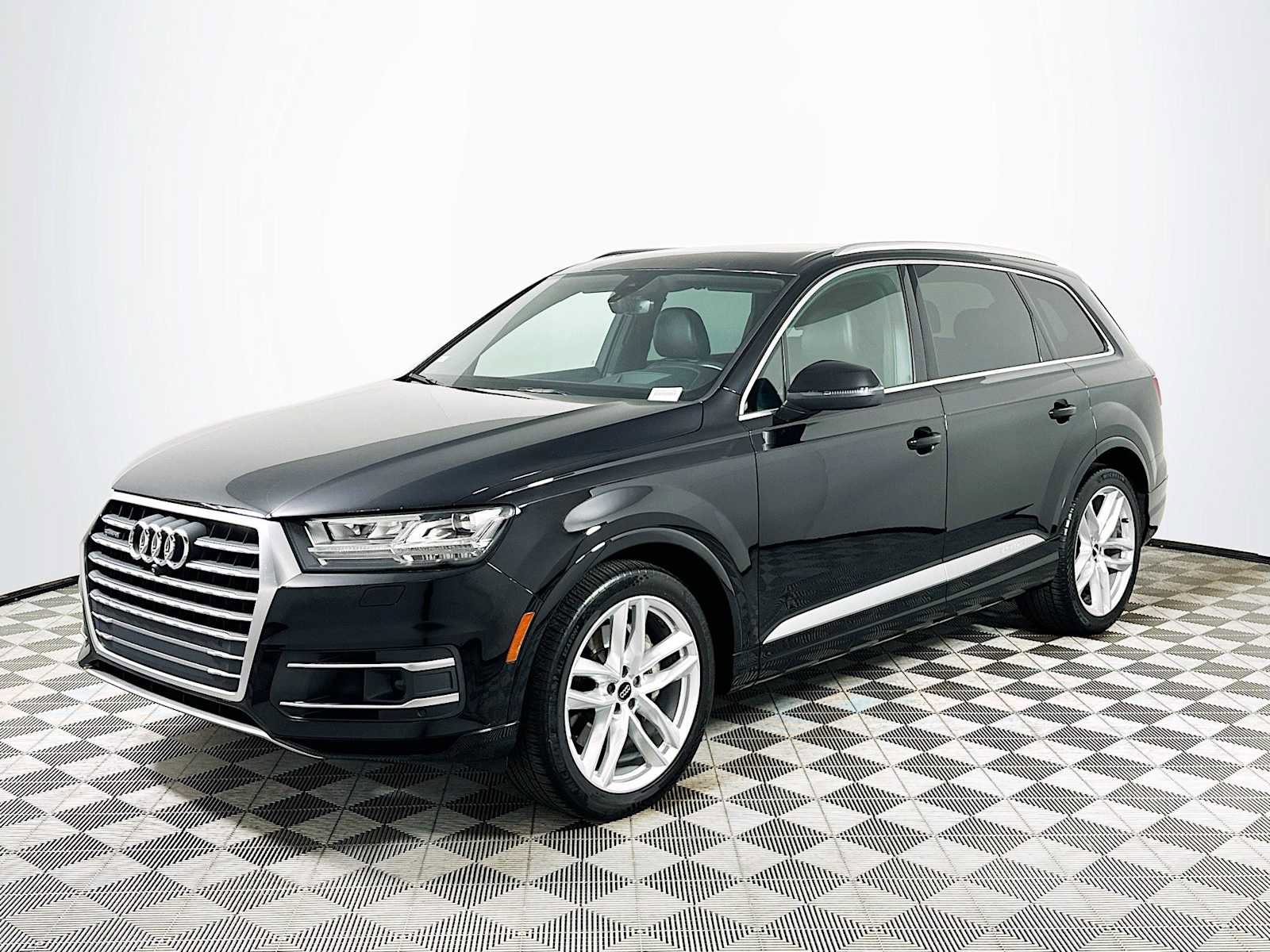 Used 2017 Audi Q7 3.0T Prestige image 3