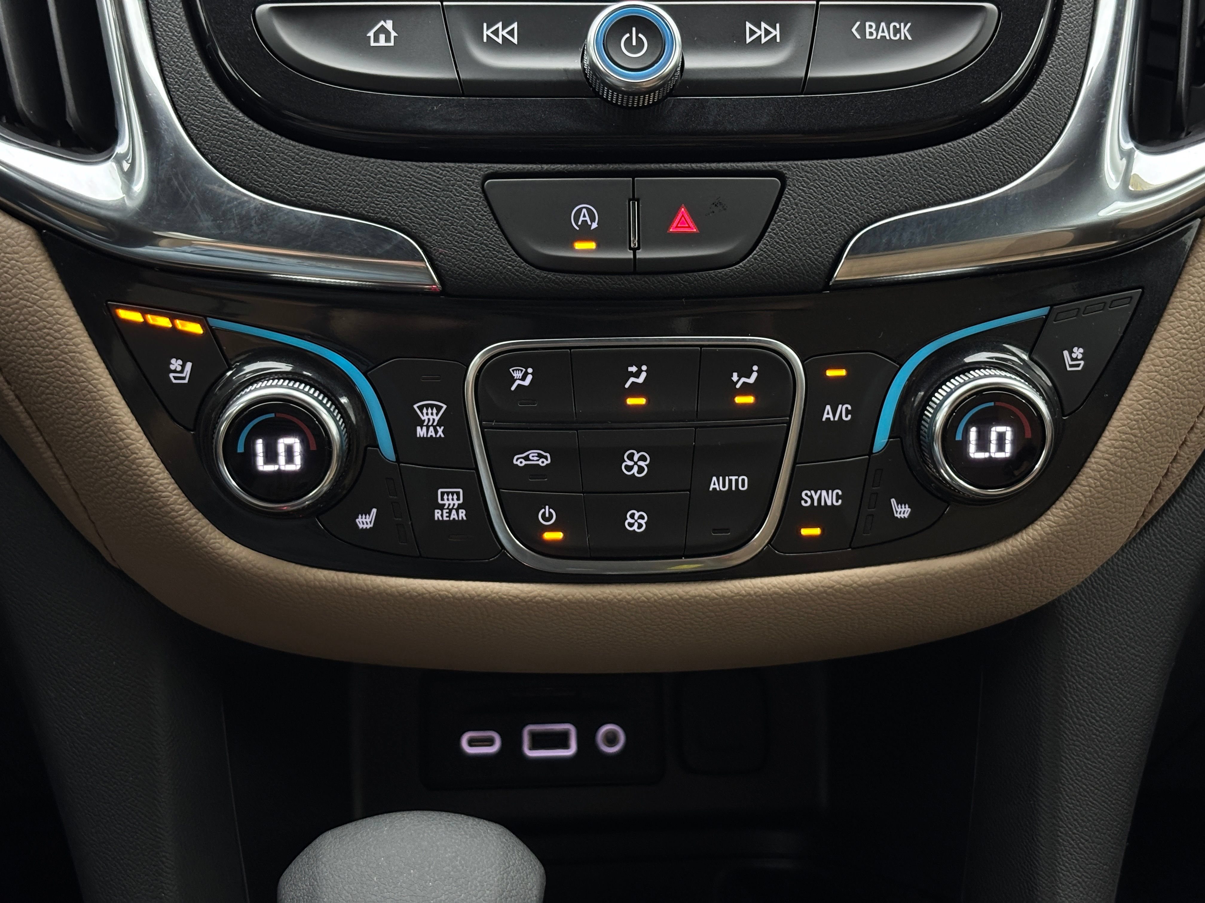 Used 2024 Chevrolet Equinox Premier AWD/4WD image 27