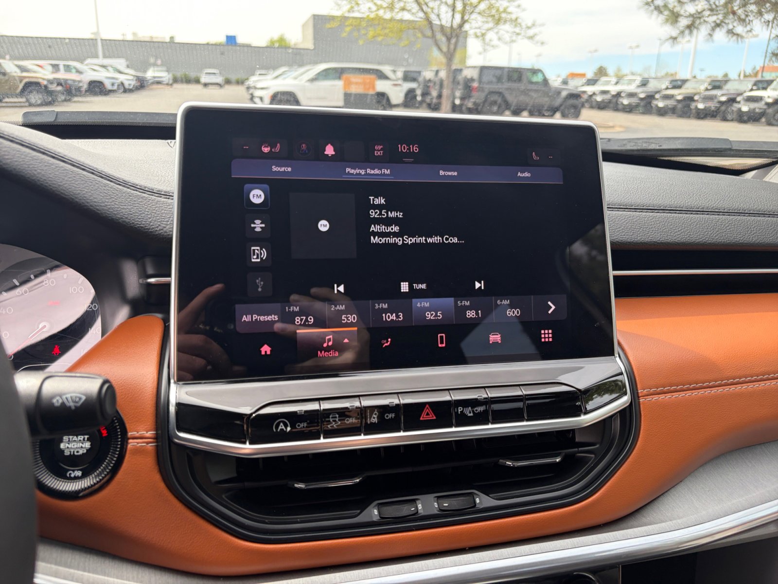 Used 2024 Jeep Compass Limited image 28