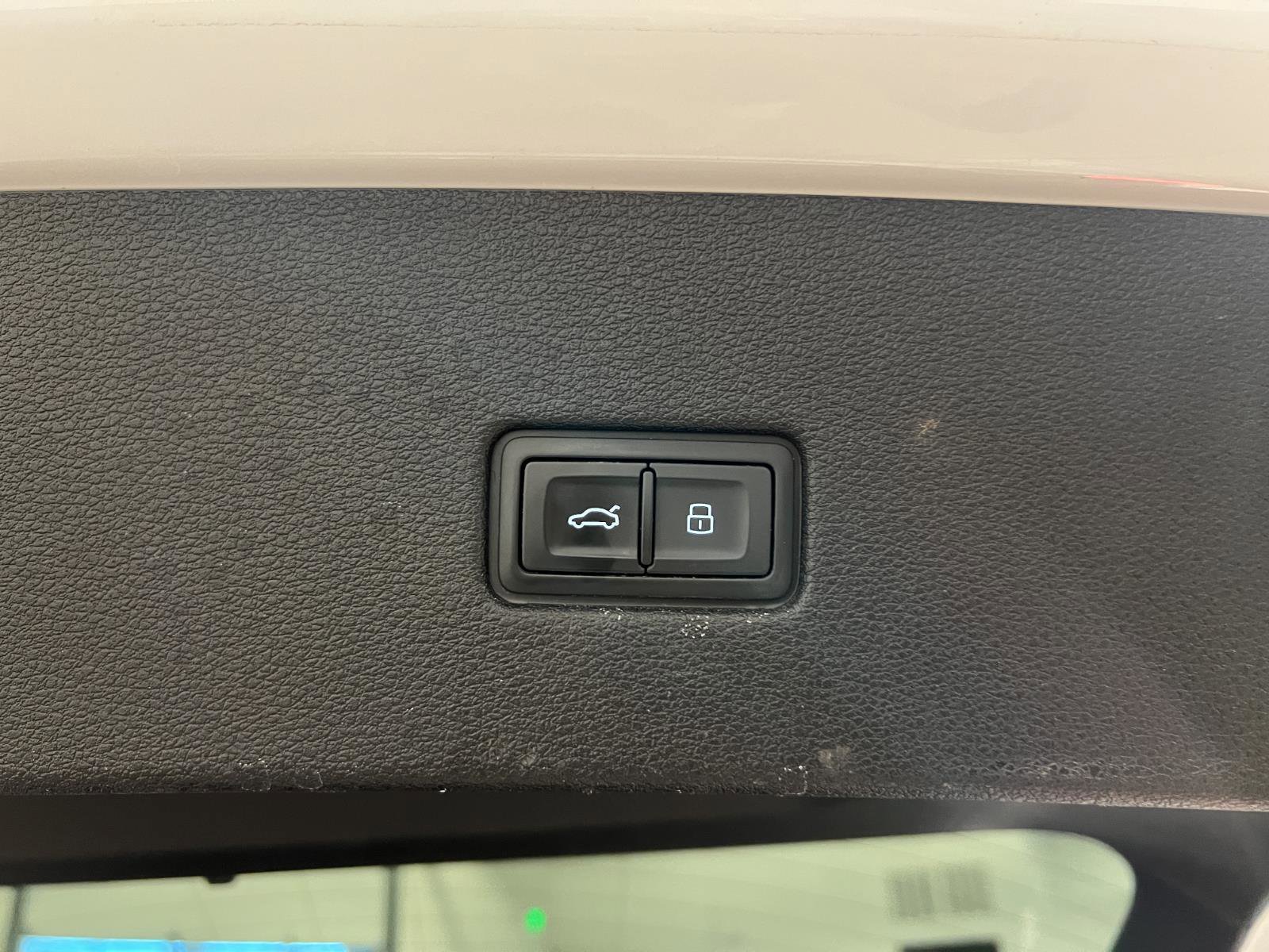 Used 2019 Audi Q8 Prestige image 35