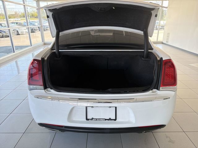 Used 2018 Chrysler 300 Limited image 15
