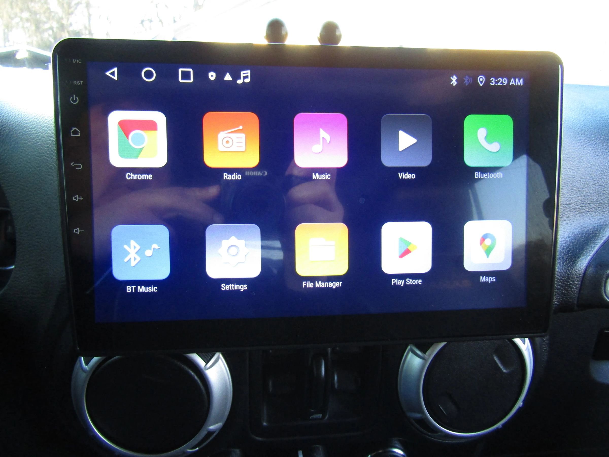 Used 2017 Jeep Wrangler Unlimited Sahara w/ Connectivity Group AWD/4WD image 30