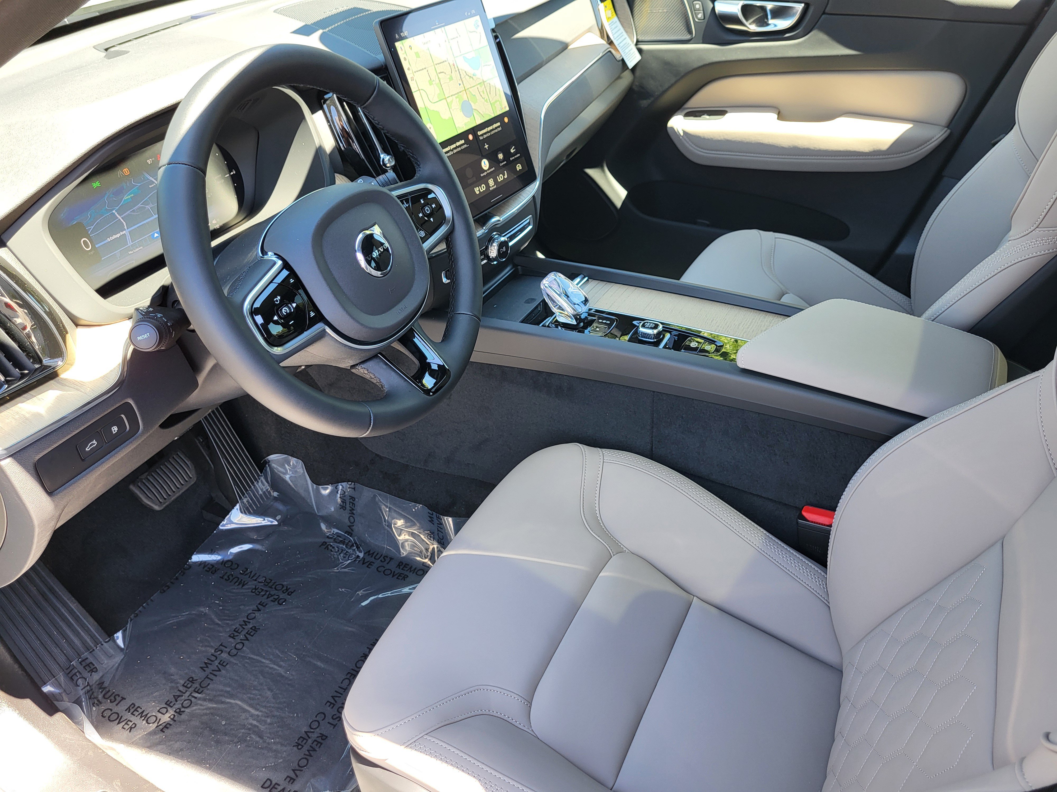 New 2026 Volvo XC60 T8 Plus w/ Protection Package Premier AWD/4WD image 9