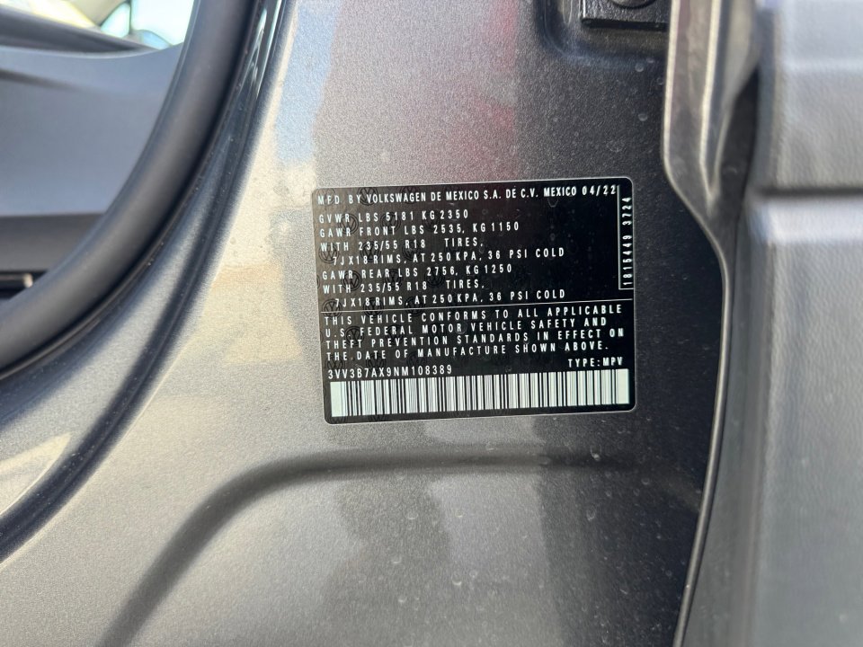 Used 2022 Volkswagen Tiguan SE w/ Panoramic Sunroof Package image 39