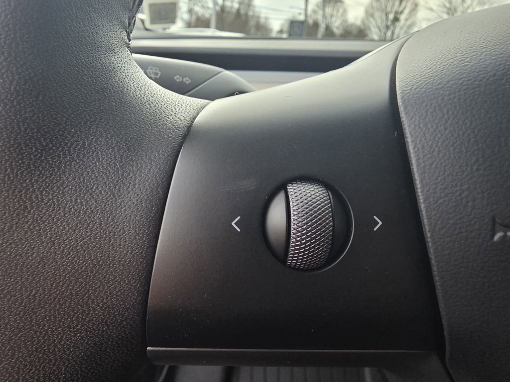 Used 2023 Tesla Model Y Performance image 24