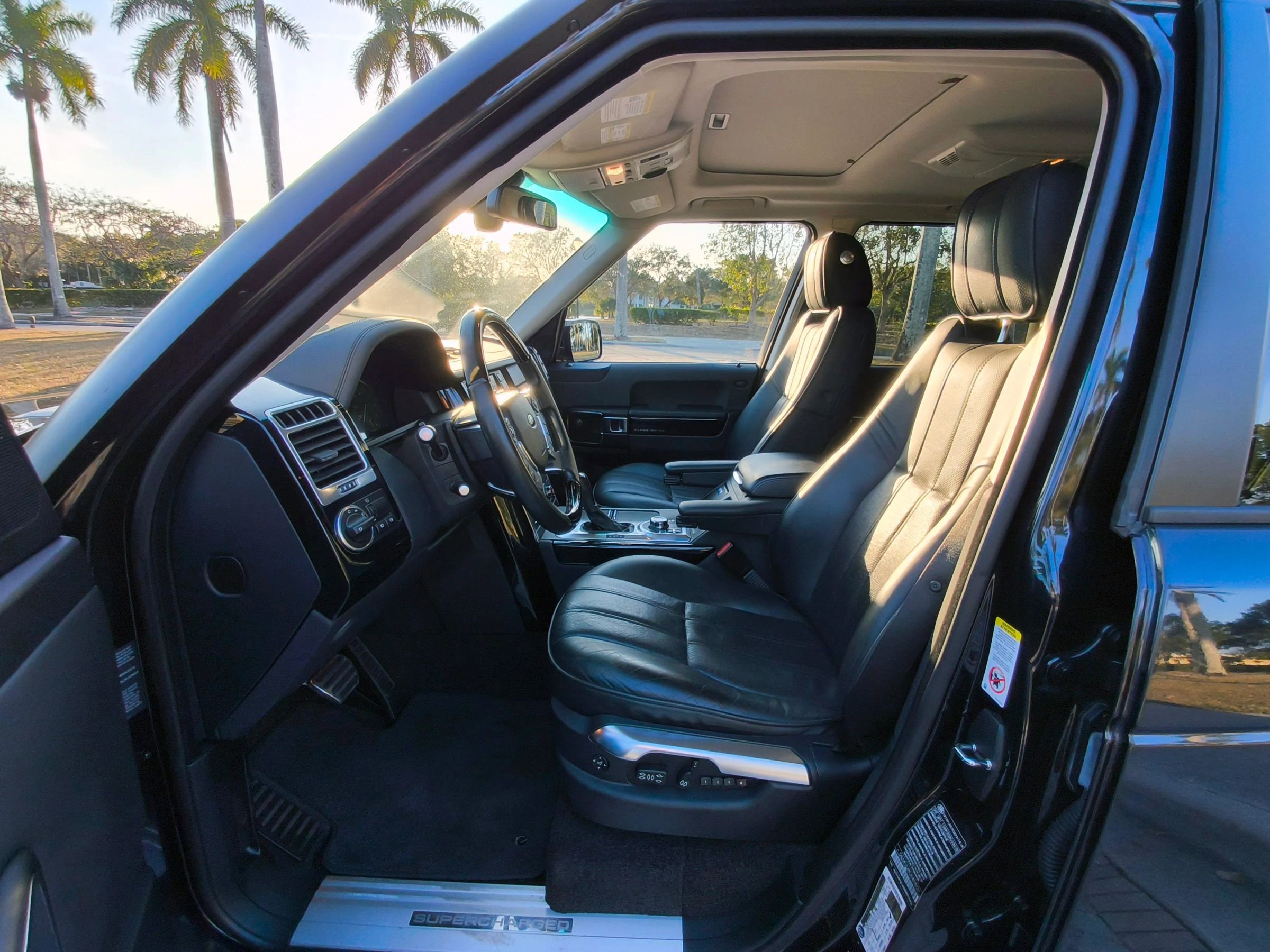 Used 2012 Land Rover Range Rover Supercharged image 4