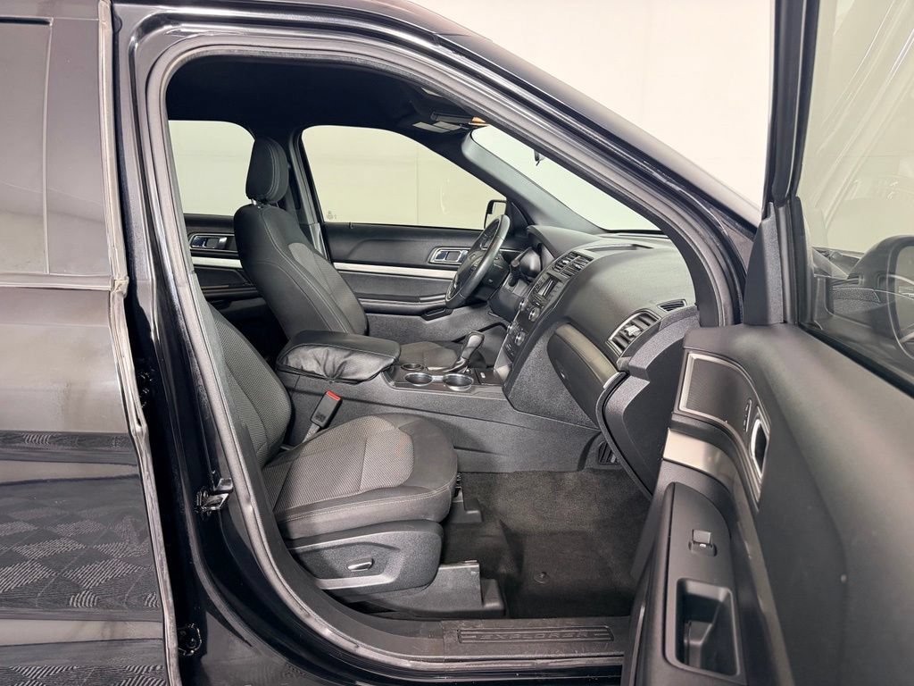 Used 2018 Ford Explorer XLT FWD image 35