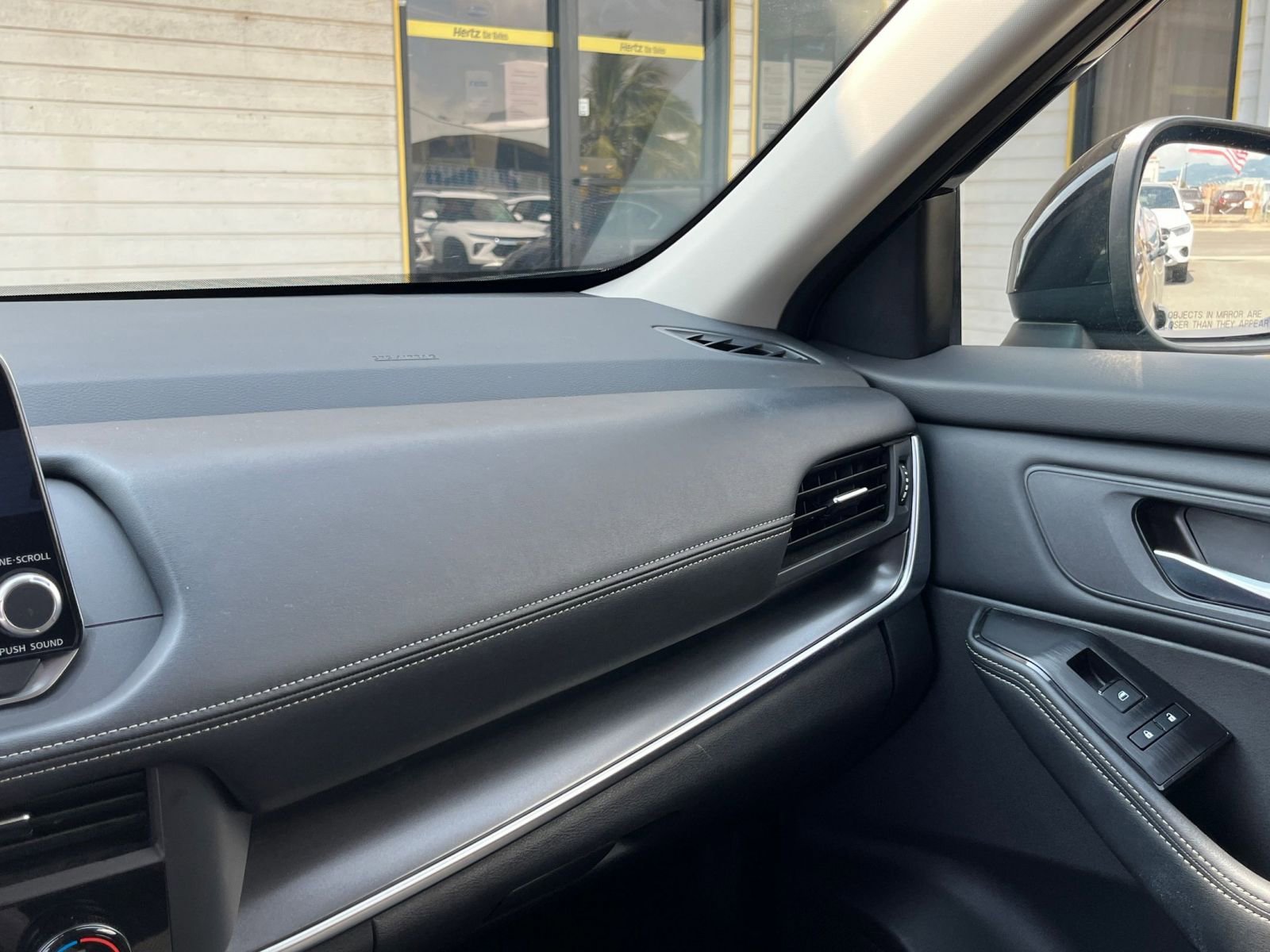 Used 2025 Nissan Rogue SV image 37