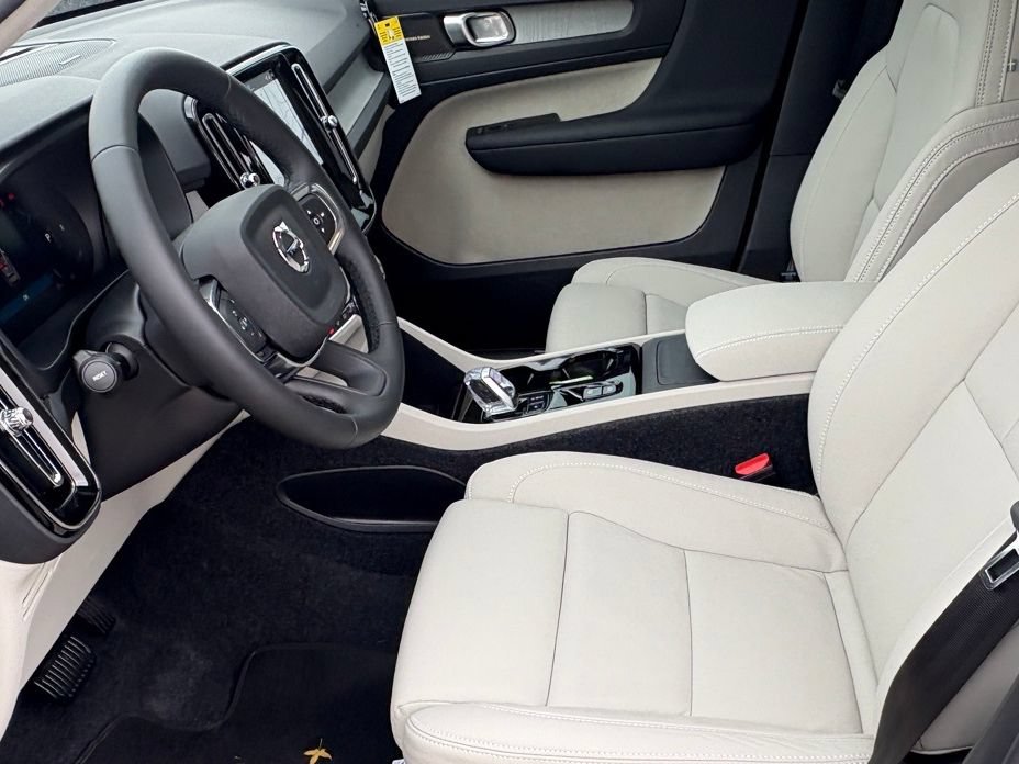 New 2026 Volvo XC40 B5 Ultra w/ Protection Package Premier AWD/4WD image 18