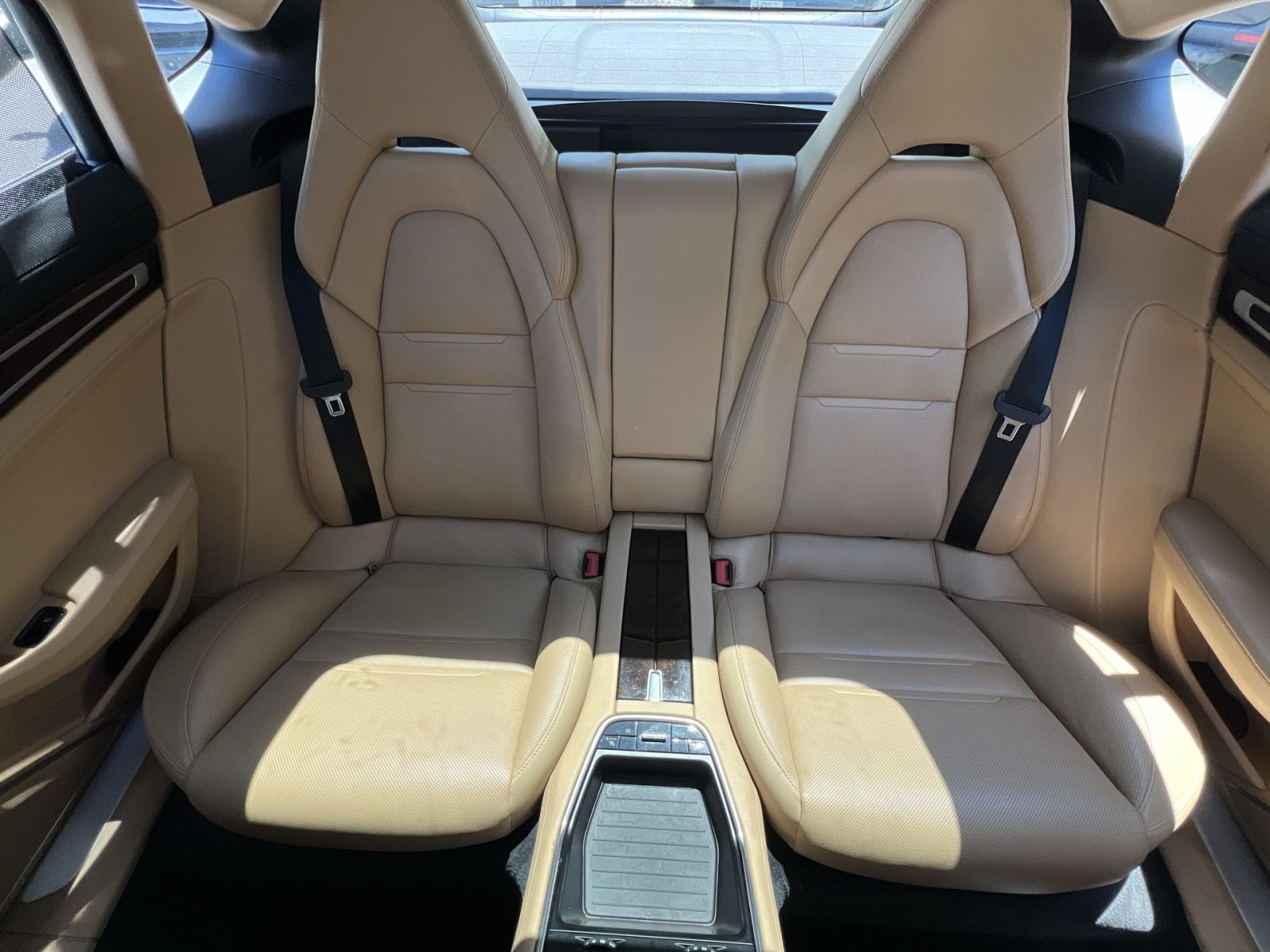 Used 2018 Porsche Panamera RWD image 15