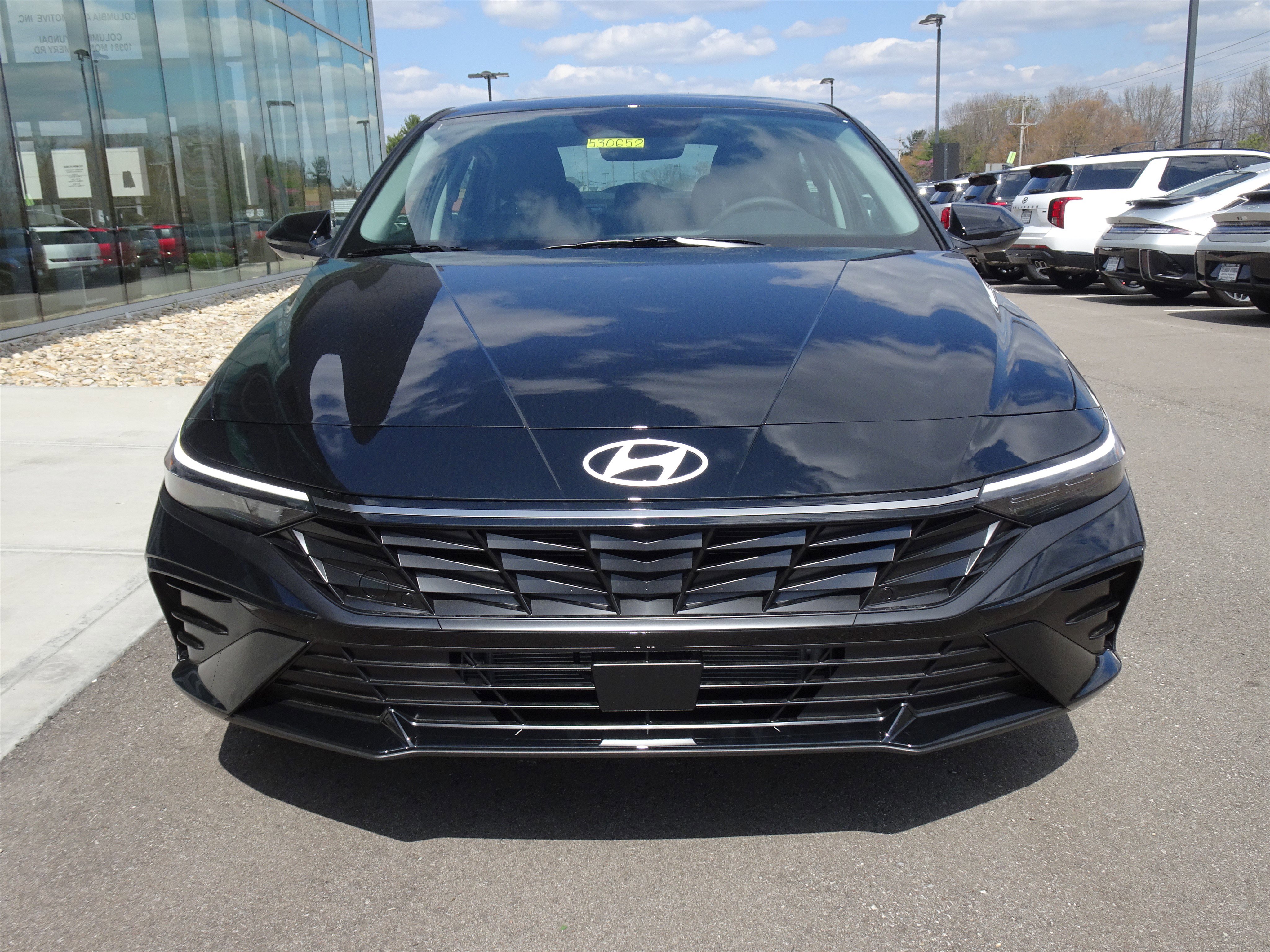 New 2025 Hyundai Elantra Limited FWD image 8