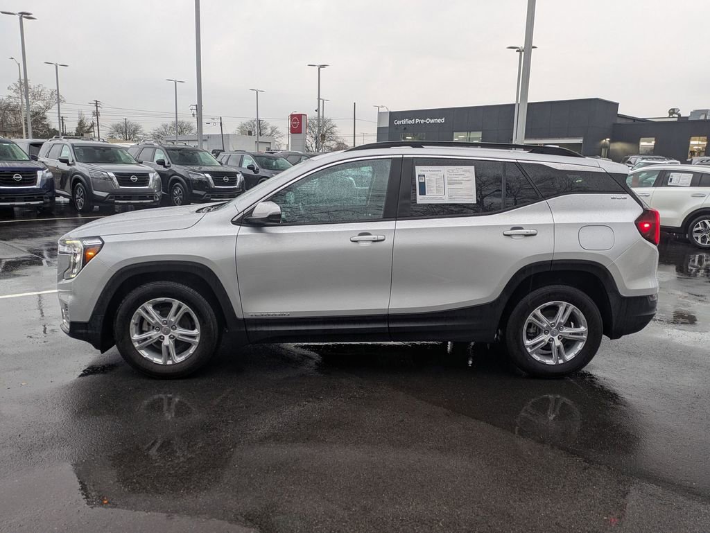 Used 2022 GMC Terrain SLE w/ Driver Convenience Package image 8