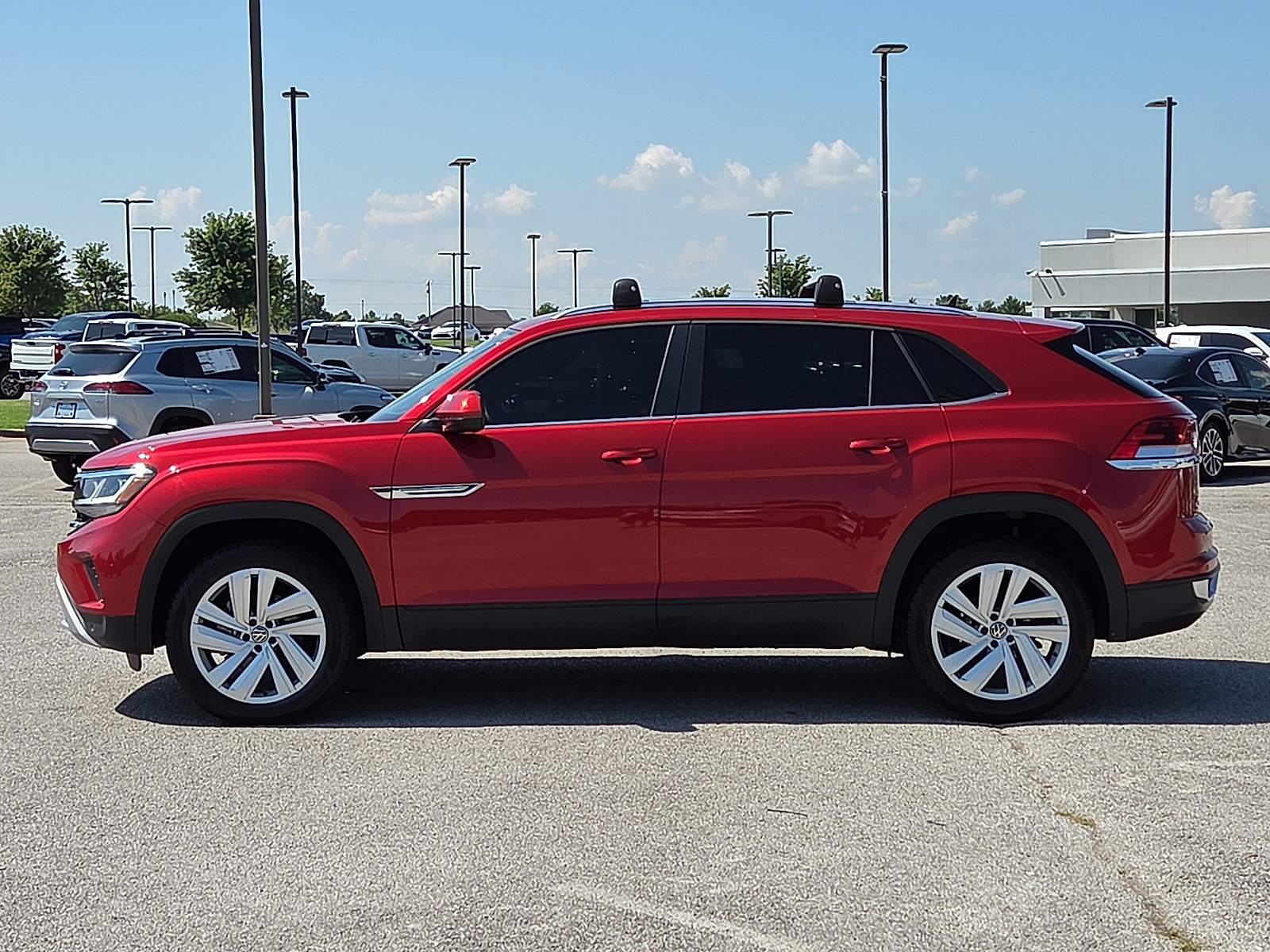 Used 2023 Volkswagen Atlas Cross Sport SE AWD/4WD image 3