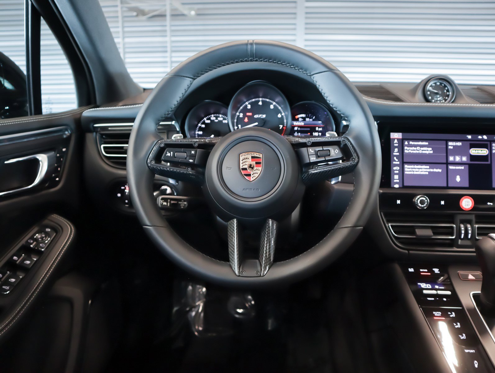 Certified 2025 Porsche Macan GTS image 15