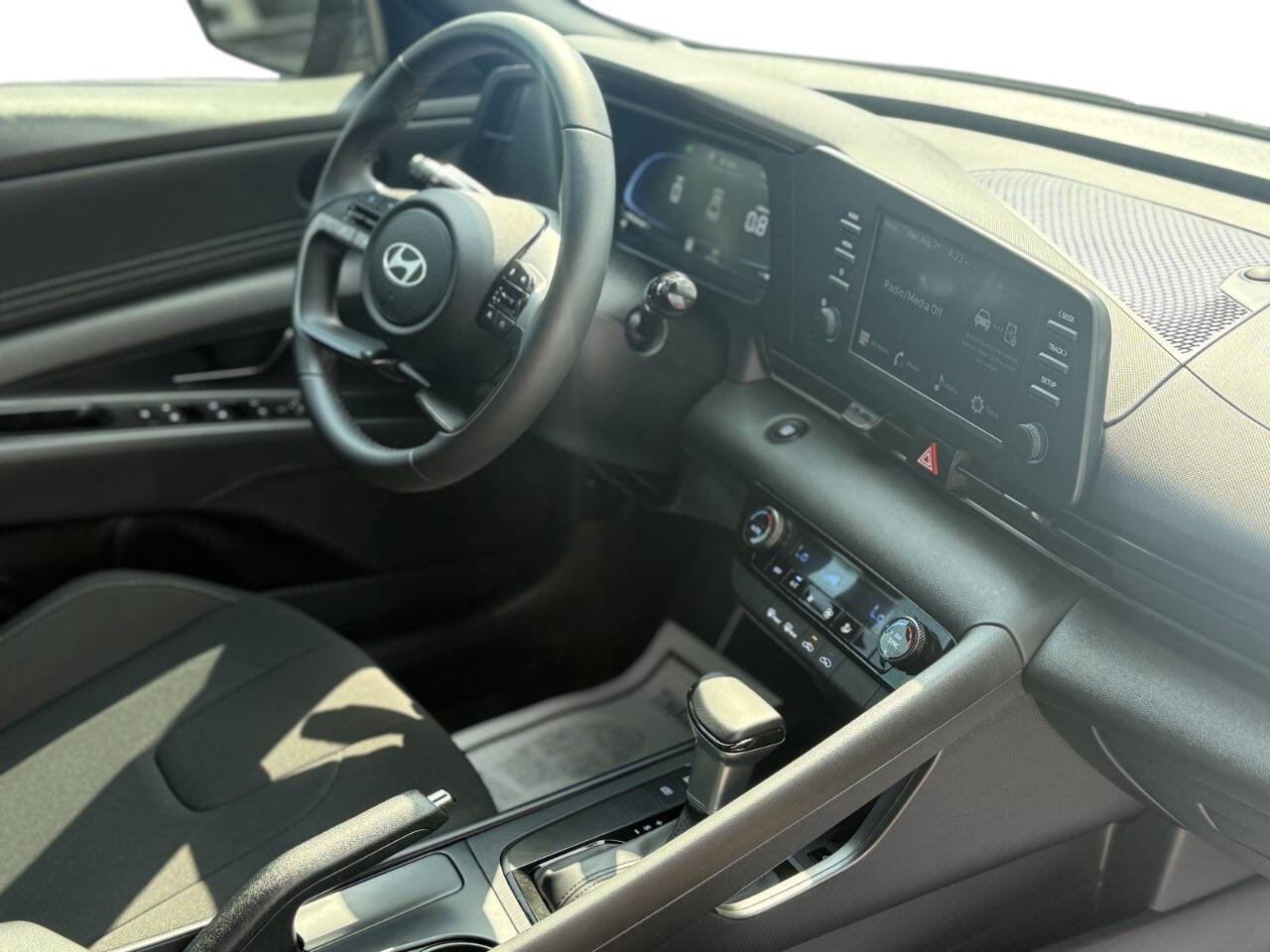 Used 2025 Hyundai Elantra Sport w/ Cargo Package image 9