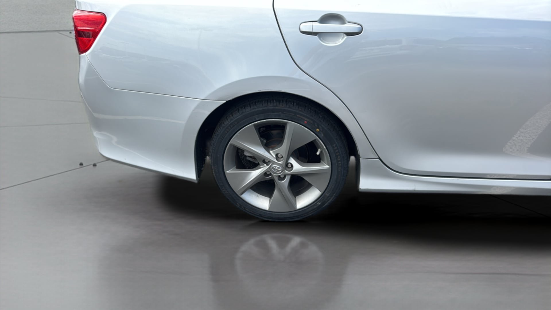 Used 2014 Toyota Camry SE FWD image 35