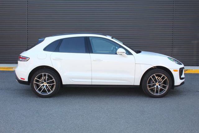 Certified 2025 Porsche Macan image 9