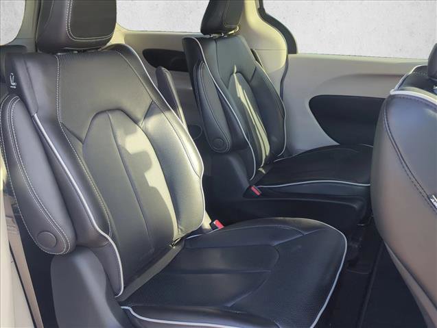 Used 2022 Chrysler Pacifica Limited image 22