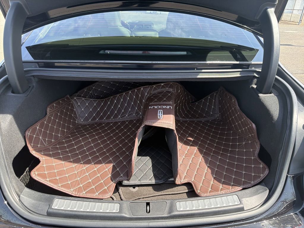 Used 2019 Lincoln Continental Reserve AWD/4WD image 29