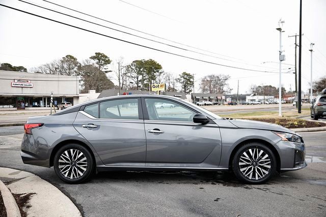 Used 2025 Nissan Altima 2.5 SV image 11