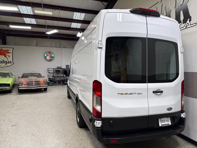 Used 2023 Ford Transit 250 148 High Roof Extended image 9
