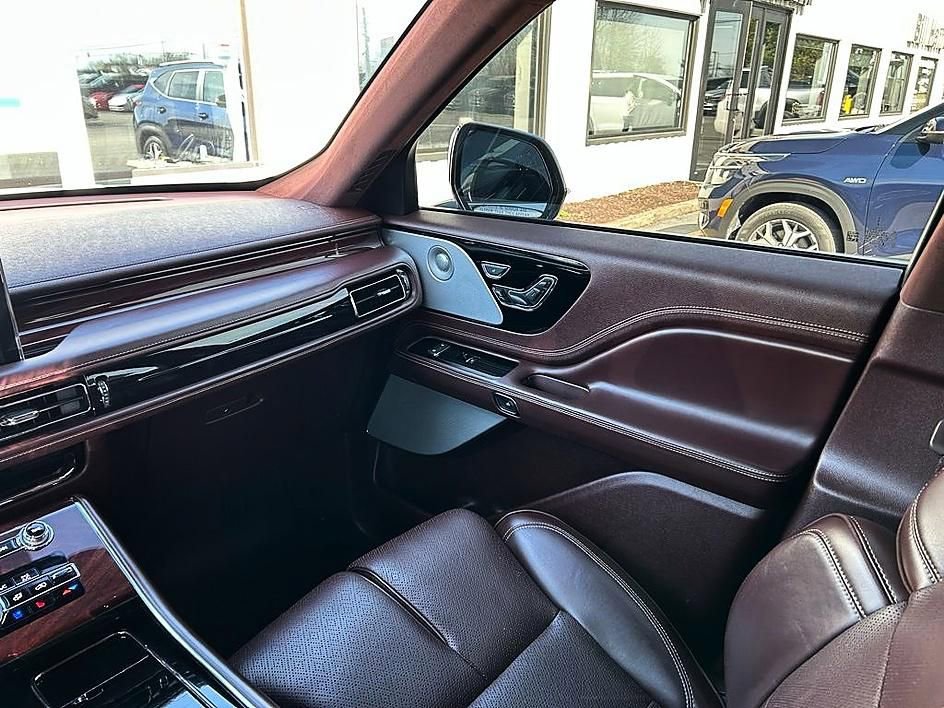 Used 2020 Lincoln Aviator Black Label w/ Class IV Trailer Tow Package image 14