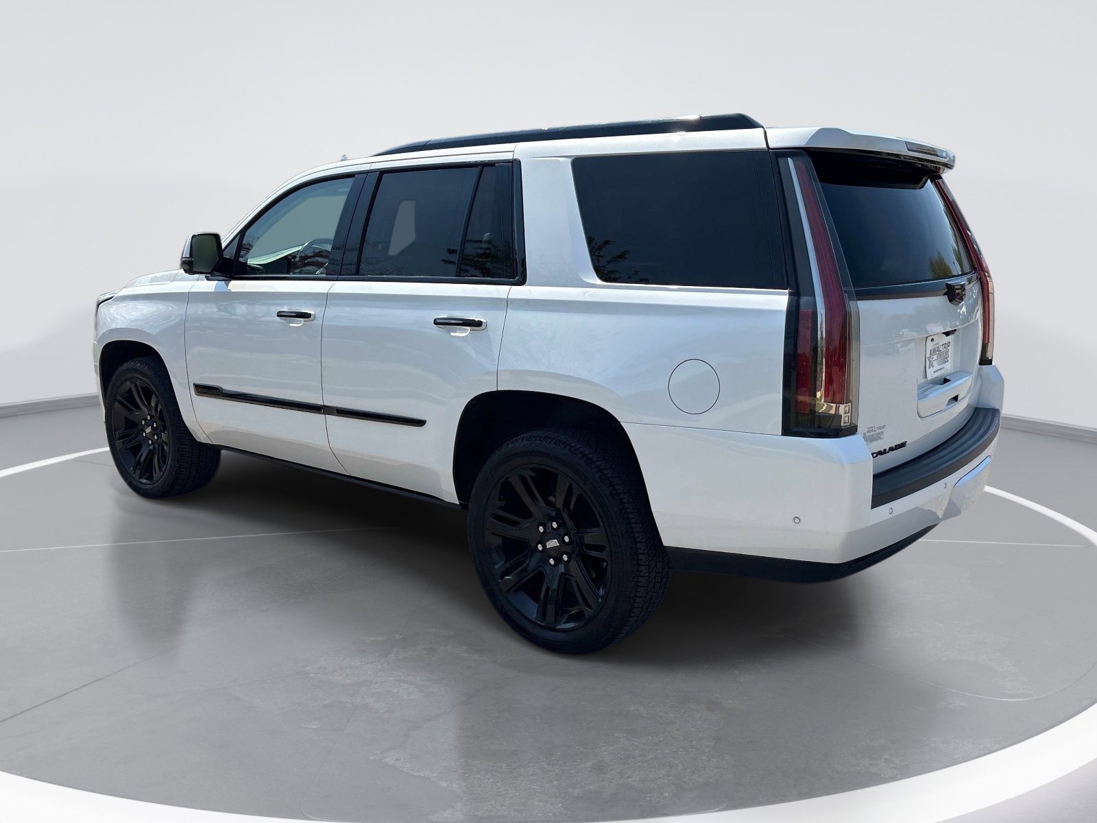 Used 2018 Cadillac Escalade Premium Luxury image 6