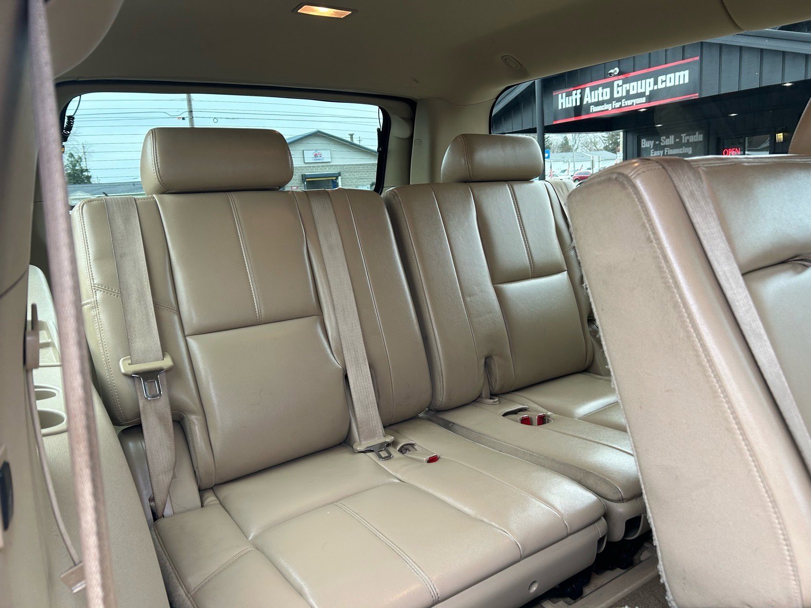 Used 2011 Chevrolet Suburban LT image 16