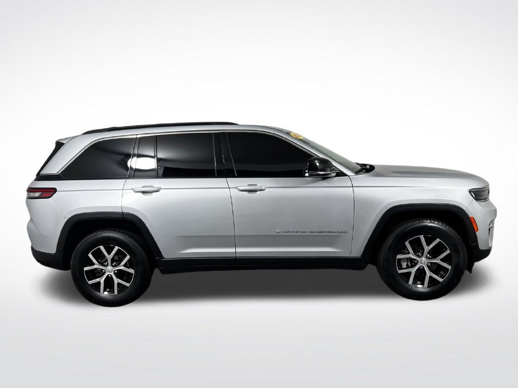 Used 2024 Jeep Grand Cherokee Limited RWD image 5