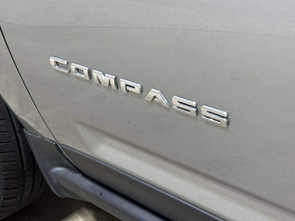 Used 2016 Jeep Compass Latitude FWD image 23