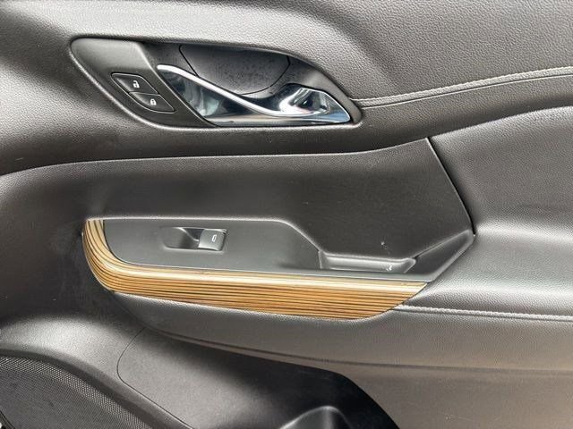 Used 2023 GMC Acadia SLE image 42