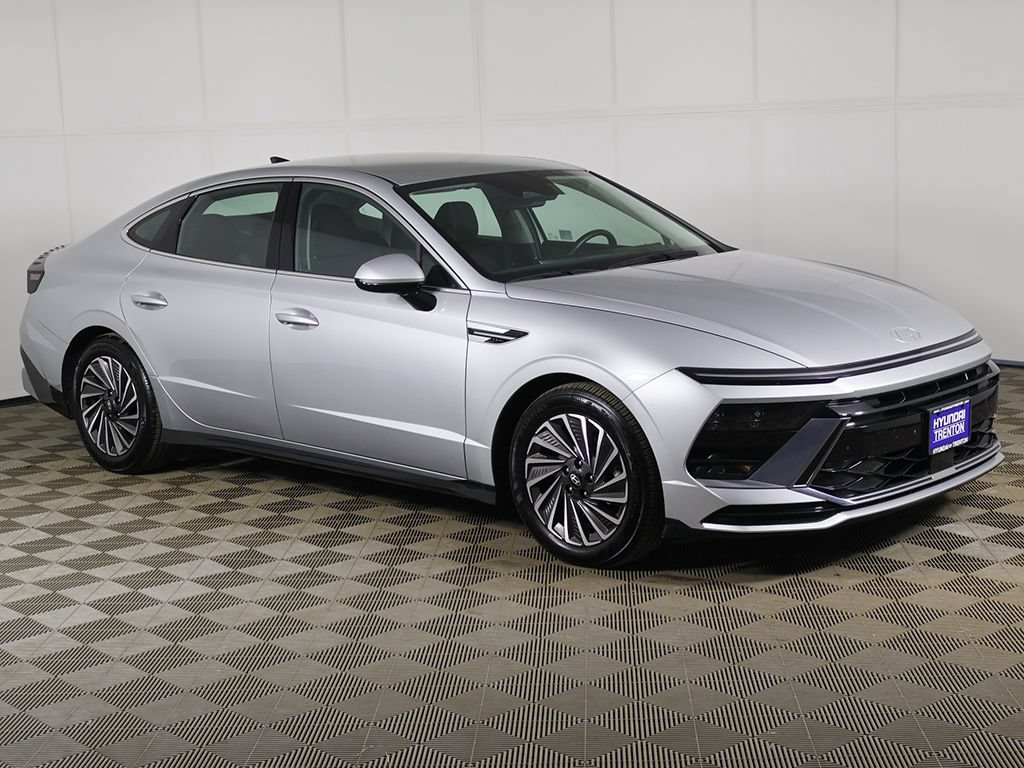 Certified 2025 Hyundai Sonata SEL FWD image 2