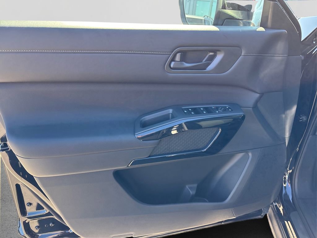 New 2025 Nissan Pathfinder SV w/ Black Appearance Package image 23