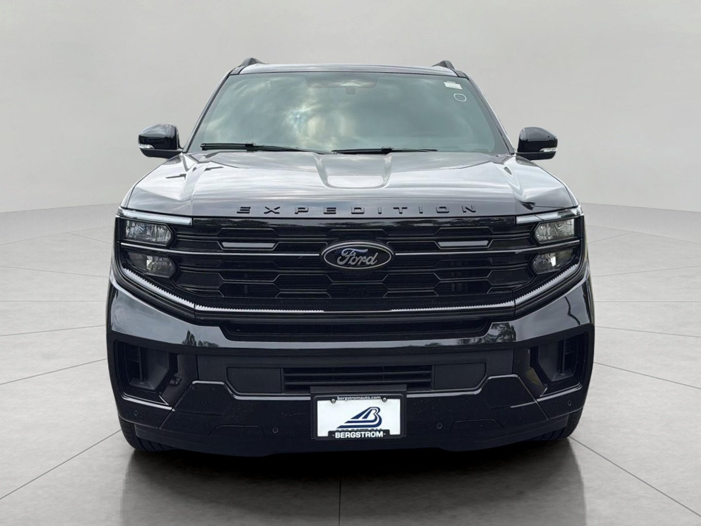 Used 2026 Ford Expedition Platinum w/ Stealth Performance Package AWD/4WD image 5