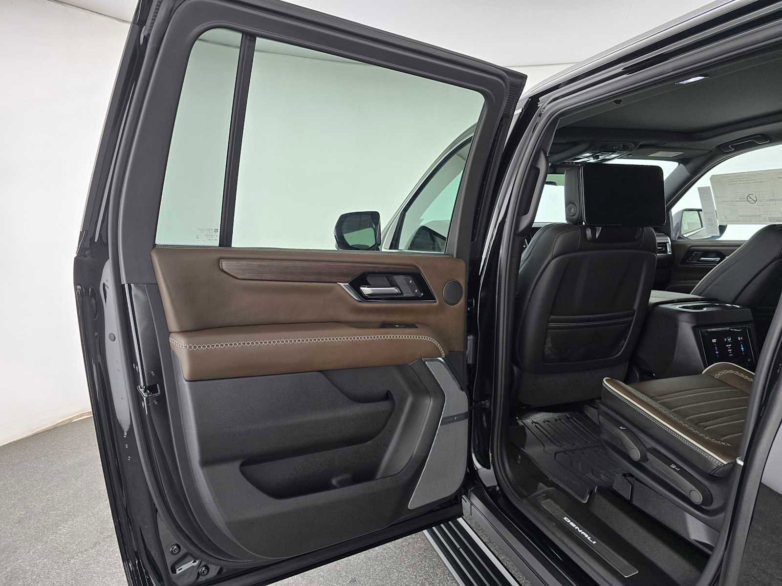 New 2026 GMC Yukon XL Denali Ultimate w/ LPO, Illumination Package image 16